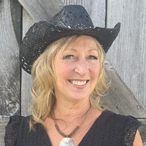 Shellie Stone - Line Dance Choreographer